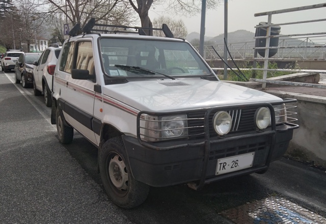 www.targhenere.net/gallery2/wp-content/uploads/2025/06/fiat_panda_1000_4x4_-_1990_3.jpg