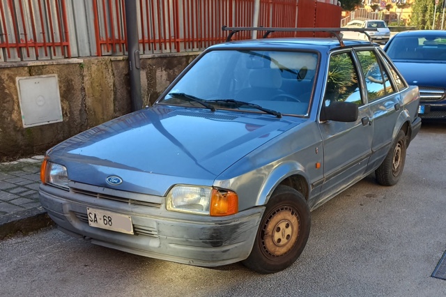 www.targhenere.net/gallery2/wp-content/uploads/2025/06/ford_escort_2.jpg