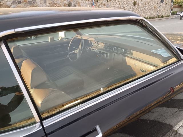 www.targhenere.net/gallery2/wp-content/uploads/2025/06/lincoln_continental_apr_25_int.jpg