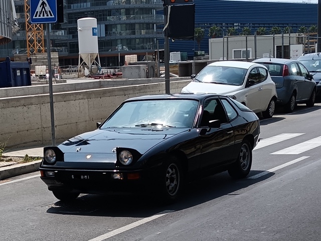 www.targhenere.net/gallery2/wp-content/uploads/2025/06/porsche_924_giu25_frontblowup_tn82449.jpg