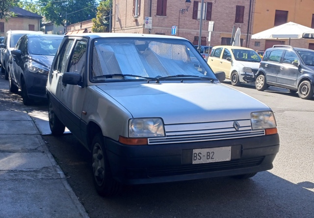 www.targhenere.net/gallery2/wp-content/uploads/2025/06/renault_supercinque_gl_-_1989_2.jpg