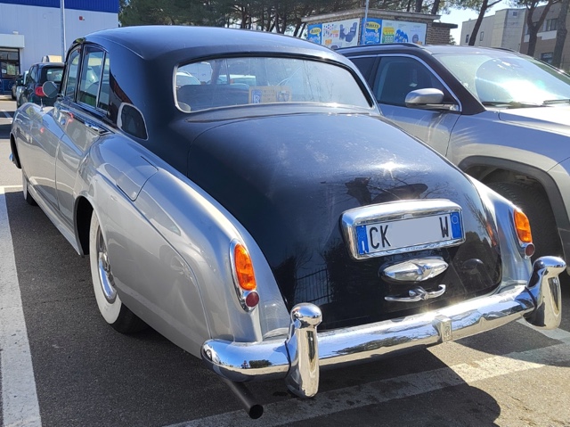 www.targhenere.net/gallery2/wp-content/uploads/2025/06/rolls_royce_silvercloud_ckw1.jpg
