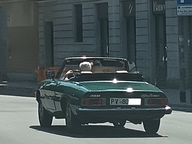 www.targhenere.net/gallery2/wp-content/uploads/2025/07/alfa_romeo_spider_giu25_retro_sx_blowup_tn66572.jpg