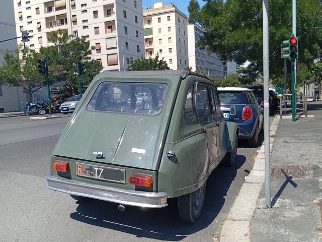 www.targhenere.net/gallery2/wp-content/uploads/2025/07/citroen_dyane_6_78_strabuzov_tn31404.jpg