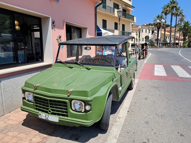 www.targhenere.net/gallery2/wp-content/uploads/2025/07/citroen_mehari_fronte_oinotna_tn57069.jpg