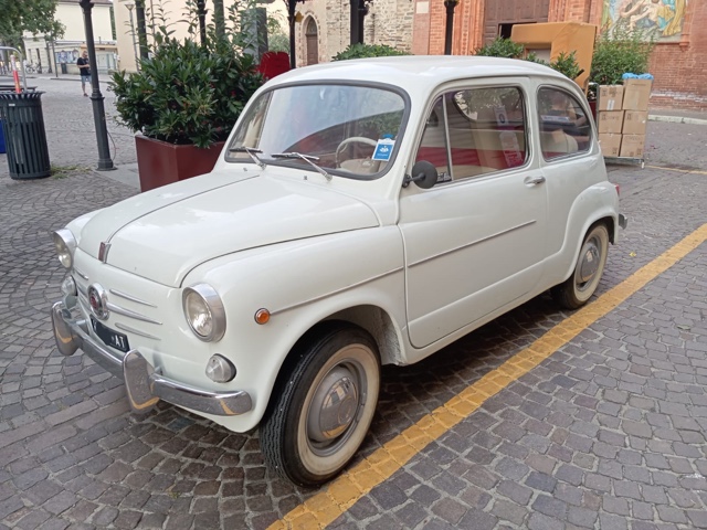 www.targhenere.net/gallery2/wp-content/uploads/2025/07/fiat600alfa33ant.jpg