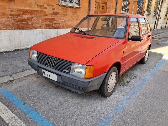 www.targhenere.net/gallery2/wp-content/uploads/2025/07/fiat_uno_fronte_oinotna_tn80490.jpg