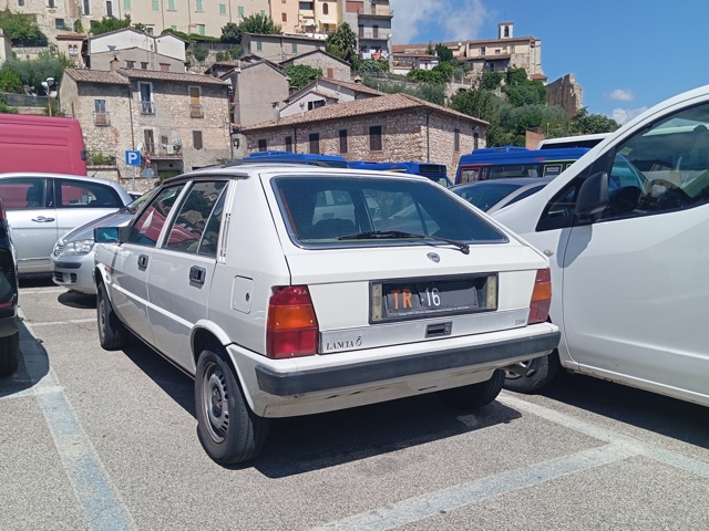 www.targhenere.net/gallery2/wp-content/uploads/2025/07/lancia_delta_1300_81_1_strabuzov_tn3091.jpg
