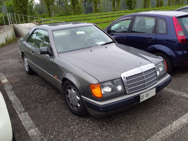 www.targhenere.net/gallery2/wp-content/uploads/2025/07/mercedes_benz_230_ce_nc_1990_2.jpg