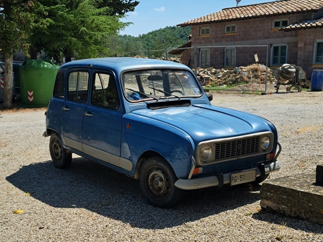 www.targhenere.net/gallery2/wp-content/uploads/2025/07/renault_4_2_1.jpg