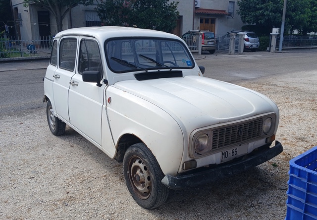 www.targhenere.net/gallery2/wp-content/uploads/2025/07/renault_4_tl_-_1990_2_targhemodenesi_tn72040.jpg