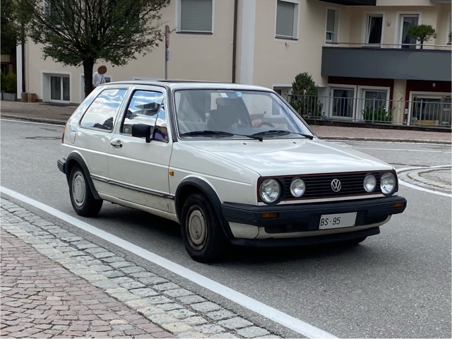www.targhenere.net/gallery2/wp-content/uploads/2025/07/vw_golf_gl_bs95_foto2.jpg