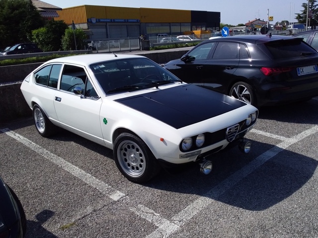 www.targhenere.net/gallery2/wp-content/uploads/2025/08/alfa_romeo_alfetta_gt_18_1976_2.jpg
