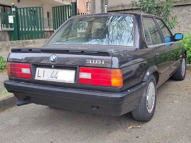 www.targhenere.net/gallery2/wp-content/uploads/2025/08/bmw_e30_li44.jpg