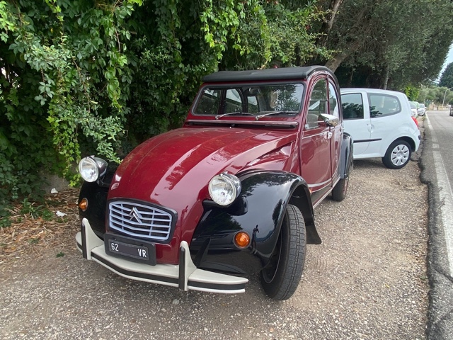 www.targhenere.net/gallery2/wp-content/uploads/2025/08/citroen_2cv6_charleston_vr62_foto2.jpg