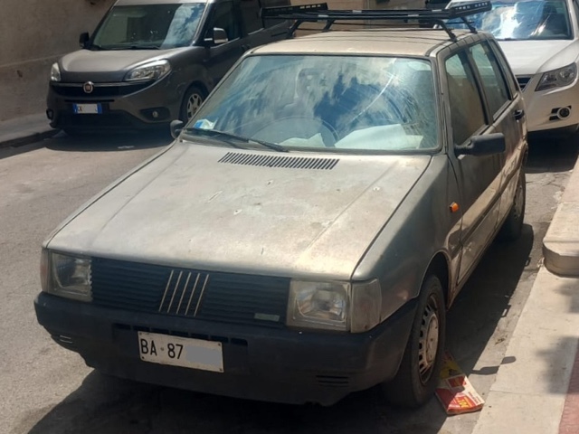 www.targhenere.net/gallery2/wp-content/uploads/2025/08/fiat_uno_ba87.jpg