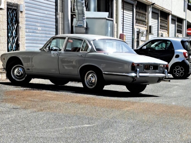 www.targhenere.net/gallery2/wp-content/uploads/2025/08/jaguar_xj_argiuliasuper_tn52865.jpg