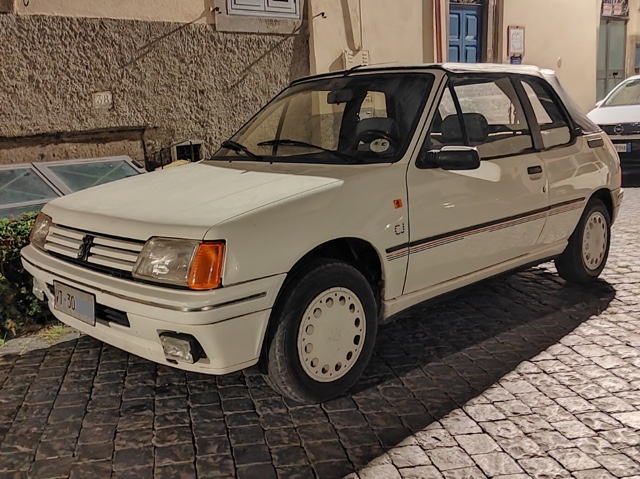 www.targhenere.net/gallery2/wp-content/uploads/2025/08/peugeot_205_vt30.jpg