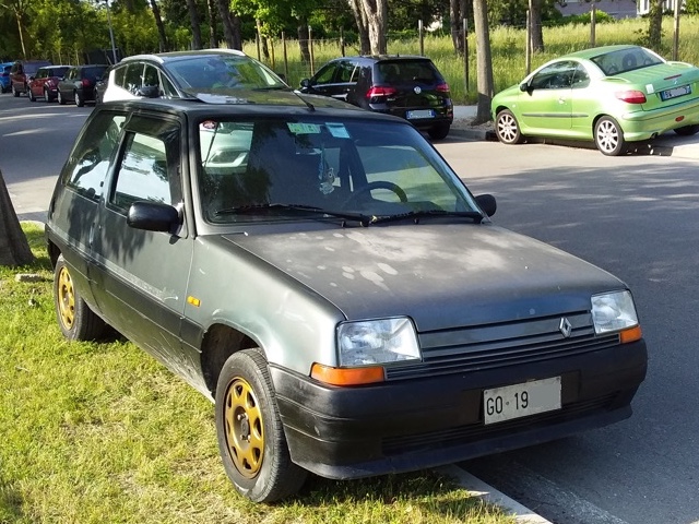 www.targhenere.net/gallery2/wp-content/uploads/2025/08/renault_super_5_coup_de_coeur_1990_2.jpg