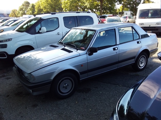 www.targhenere.net/gallery2/wp-content/uploads/2025/09/alfa_romeo_giulietta_16_1985_3.jpg