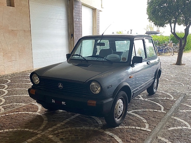 www.targhenere.net/gallery2/wp-content/uploads/2025/09/autobianchi_a112elite_mc24_foto2_teoperry_tn36865.jpg