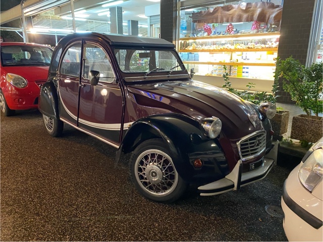 www.targhenere.net/gallery2/wp-content/uploads/2025/09/citroen_2cv6_charleston_tr16_foto2_teoperry_tn53115.jpg