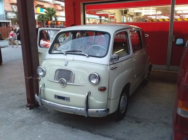 www.targhenere.net/gallery2/wp-content/uploads/2025/09/fiat_600_multipla_1958_2.jpg