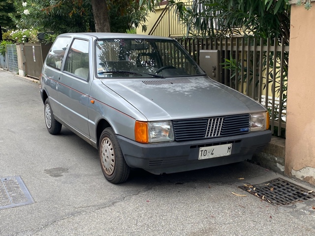 www.targhenere.net/gallery2/wp-content/uploads/2025/09/fiat_uno45_sting_to4m_foto2.jpg