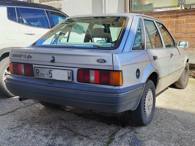 www.targhenere.net/gallery2/wp-content/uploads/2025/09/ford_escort_rm5w1.jpg
