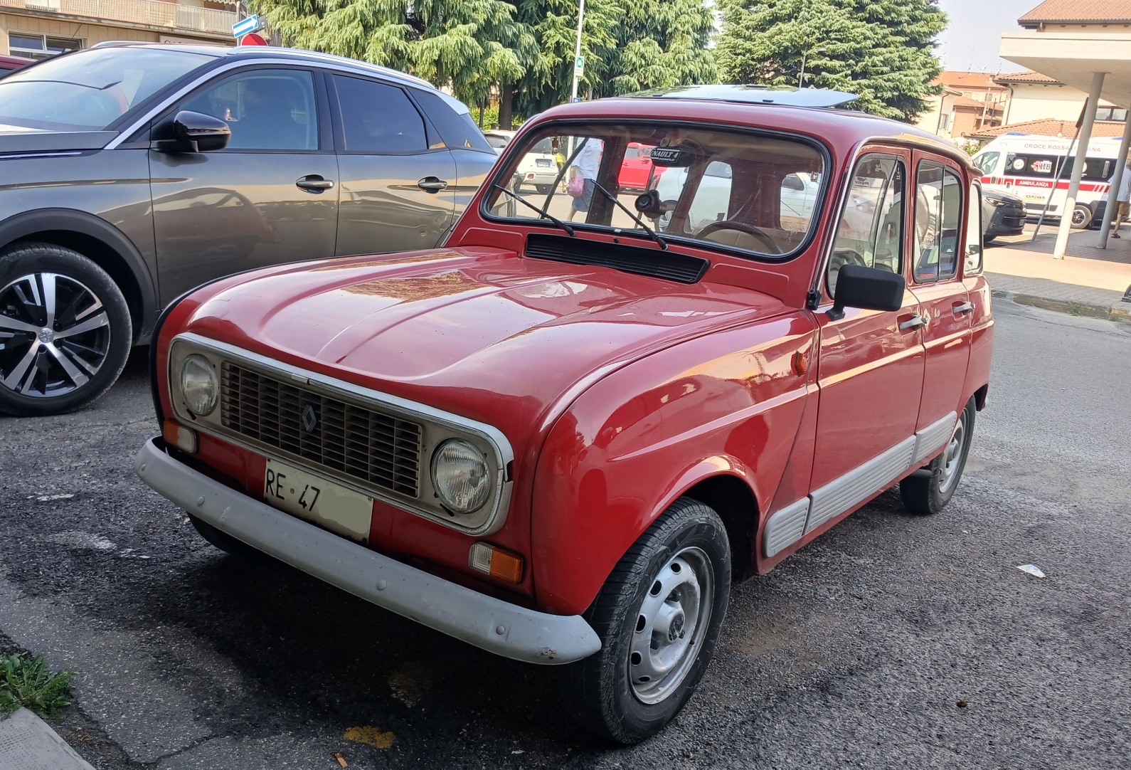 www.targhenere.net/gallery2/wp-content/uploads/2025/09/renault_4_1985_1.jpg