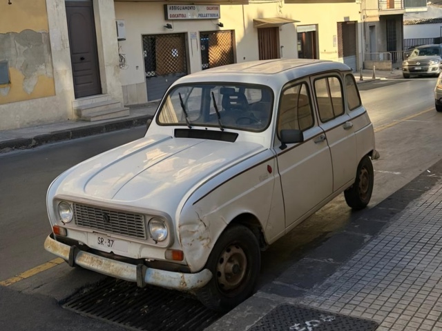 www.targhenere.net/gallery2/wp-content/uploads/2025/09/renault_4_2_1.jpg
