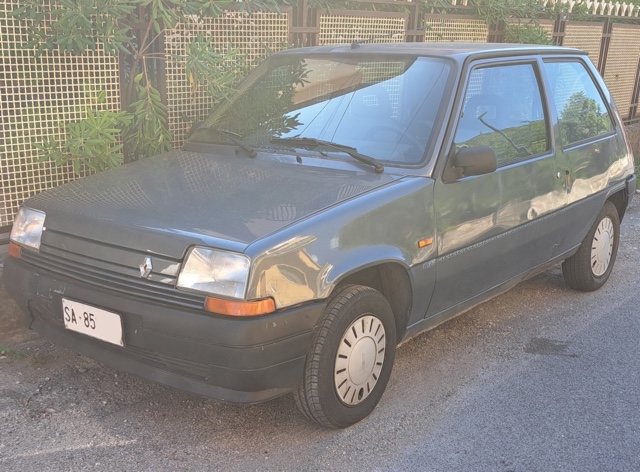www.targhenere.net/gallery2/wp-content/uploads/2025/09/renault_5_2.jpg