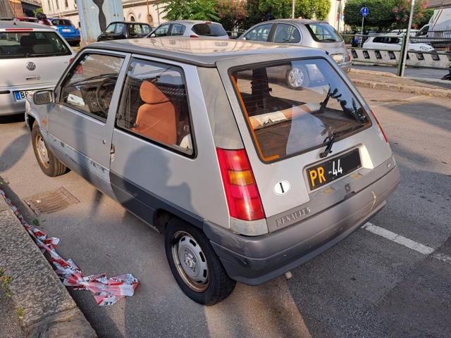 www.targhenere.net/gallery2/wp-content/uploads/2025/09/renault_supercinque_argiuliasuper_tn54253.jpg