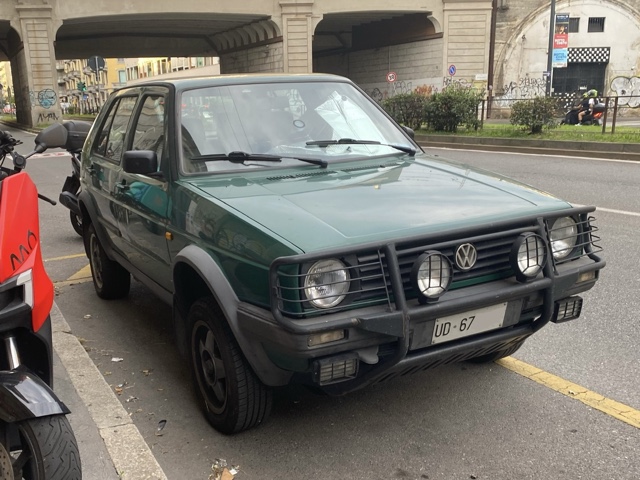 www.targhenere.net/gallery2/wp-content/uploads/2025/09/vw_golf_country_ud67_foto2_teoperry.jpg