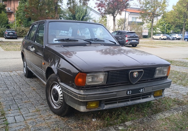www.targhenere.net/gallery2/wp-content/uploads/2025/10/alfa_romeo_giulietta_16_-_1984_1.jpg