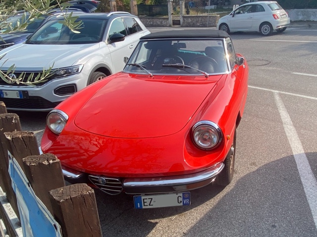 www.targhenere.net/gallery2/wp-content/uploads/2025/10/alfaromeo_2000spider_ezg_foto2.jpg