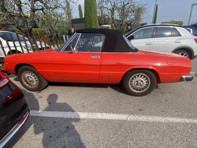www.targhenere.net/gallery2/wp-content/uploads/2025/10/alfaromeo_2000spider_ezg_foto3.jpg