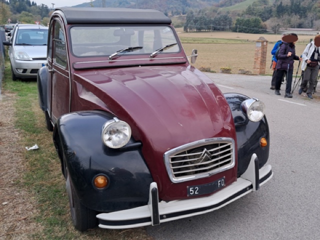 www.targhenere.net/gallery2/wp-content/uploads/2025/10/citroen_2cv_fo_52_fronte.jpg