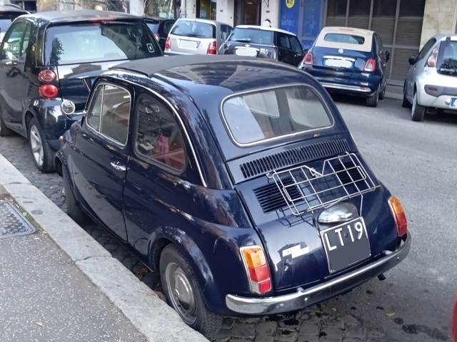 www.targhenere.net/gallery2/wp-content/uploads/2025/10/fiat_500_72_strabuzov_tn65961.jpg