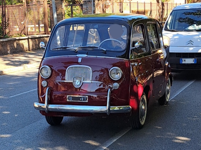 www.targhenere.net/gallery2/wp-content/uploads/2025/10/fiat_600_multipla_2_argiuliasuper_tn43526.jpg