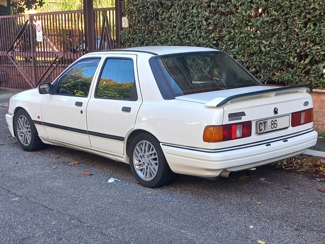 www.targhenere.net/gallery2/wp-content/uploads/2025/10/ford_sierra_1_argiuliasuper_tn85526.jpg