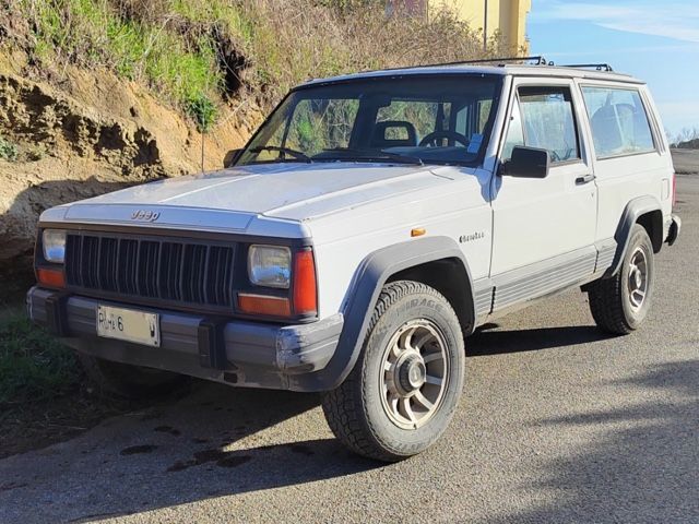 www.targhenere.net/gallery2/wp-content/uploads/2025/10/jeep_cherokee_rm6w.jpg