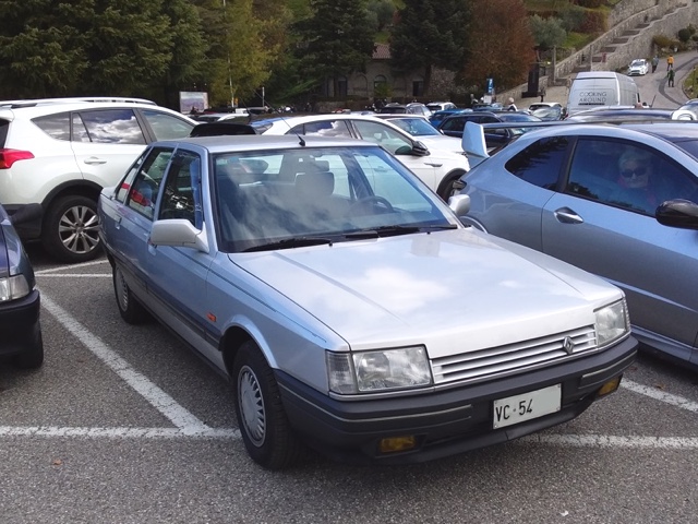 www.targhenere.net/gallery2/wp-content/uploads/2025/10/renault_21_gts_logos_1989_2.jpg