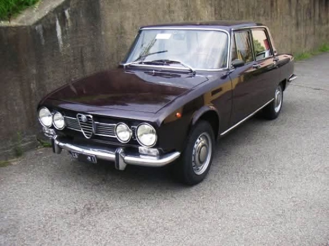 www.targhenere.net/gallery2/wp-content/uploads/2025/11/alfaromeo1750s4ant.jpg
