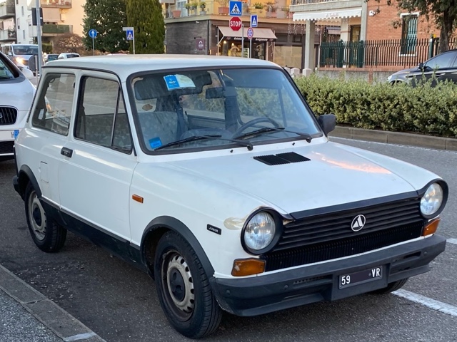 www.targhenere.net/gallery2/wp-content/uploads/2025/11/autobianchi_a112elite_vr59_foto2.jpg