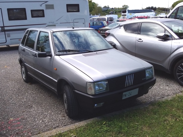 www.targhenere.net/gallery2/wp-content/uploads/2025/11/fiat_uno_sx_5p_1987_2.jpg