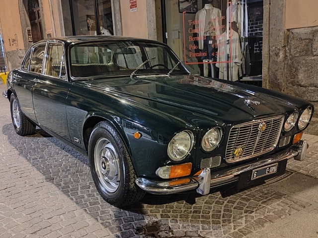 www.targhenere.net/gallery2/wp-content/uploads/2025/11/jaguar_xj_rm6e1.jpg