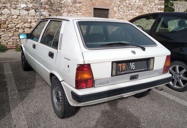 www.targhenere.net/gallery2/wp-content/uploads/2025/11/lancia_delta_1600_-_1982_0_targhemodenesi_tn3091.jpg