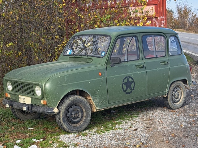 www.targhenere.net/gallery2/wp-content/uploads/2025/11/renault_4_2_1.jpg