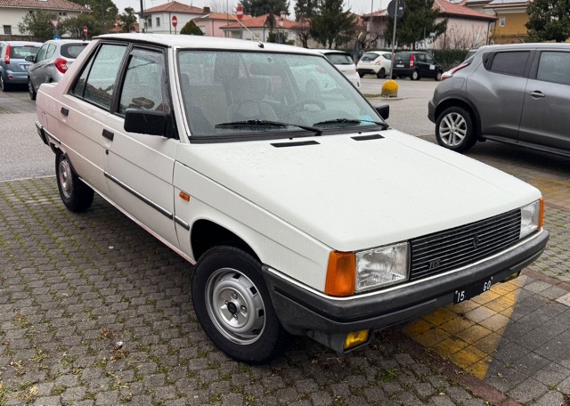 www.targhenere.net/gallery2/wp-content/uploads/2025/11/renault_9_anteriore_.jpg